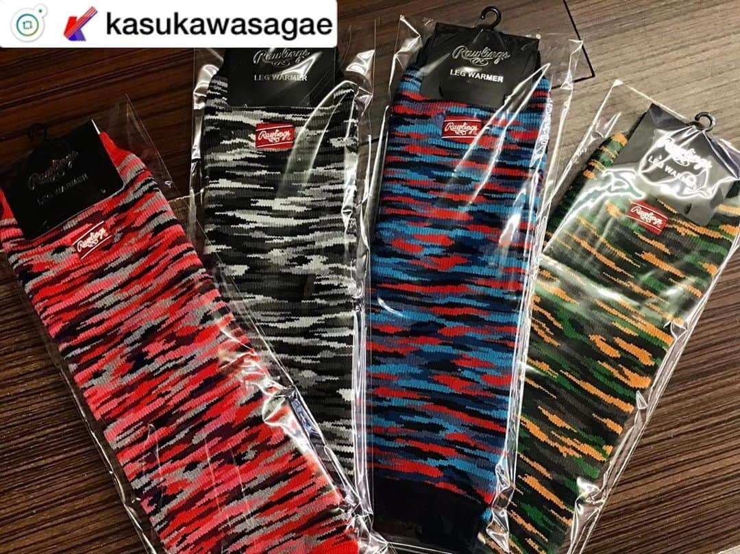 Rawlings Japanさんのインスタグラム写真 - (Rawlings JapanInstagram)「#Repost @kasukawasagae with @get_repost ・・・ いよいよ冬がやってきますね❄️ 防寒対策はバッチリでしょうか…？ 今回ご紹介致しますのはローリングスのネックウォーマーとレッグウォーマーです🌟  カラーの種類も豊富なので、男女問わず着用いただけます🙋‍♀️🙋‍♂️ ぜひお早めにご購入ください🔅  #冬物入荷  #ネックウォーマー #レッグウォーマー #手袋 #ローリングス #rawlings #ミズノ #アシックス #デサント #スポーツ用品店 #カスカワスポーツ寒河江店 @rawlings_japan_llc」11月19日 11時31分 - rawlings_japan_llc