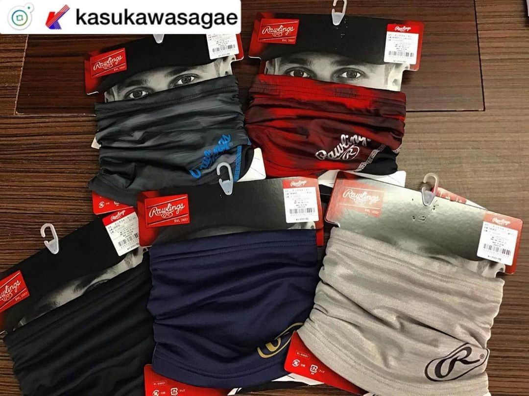 Rawlings Japanさんのインスタグラム写真 - (Rawlings JapanInstagram)「#Repost @kasukawasagae with @get_repost ・・・ いよいよ冬がやってきますね❄️ 防寒対策はバッチリでしょうか…？ 今回ご紹介致しますのはローリングスのネックウォーマーとレッグウォーマーです🌟  カラーの種類も豊富なので、男女問わず着用いただけます🙋‍♀️🙋‍♂️ ぜひお早めにご購入ください🔅  #冬物入荷  #ネックウォーマー #レッグウォーマー #手袋 #ローリングス #rawlings #ミズノ #アシックス #デサント #スポーツ用品店 #カスカワスポーツ寒河江店 @rawlings_japan_llc」11月19日 11時31分 - rawlings_japan_llc