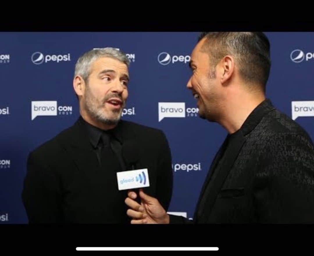 アンソニー・ラモスのインスタグラム：「What a fun time #BravoCon was! Check out my chat with @glaad honoree @bravoandy (link in bio)」