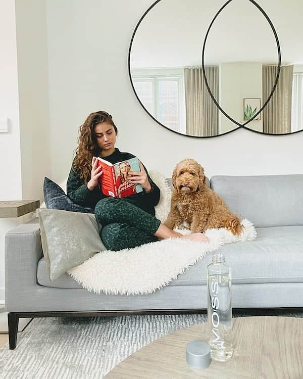 テイラー・ヒルさんのインスタグラム写真 - (テイラー・ヒルInstagram)「My kind of Monday 💙 📚🐶 @vossworld」11月19日 3時03分 - taylor_hill