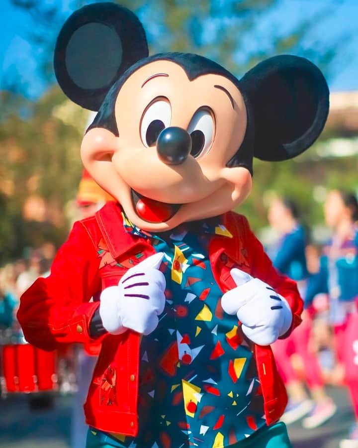 ディズニーランドさんのインスタグラム写真 - (ディズニーランドInstagram)「Happy Birthday @mickeymouse! Here's to many more years of magic, pal! #Disneyland (📷: @mak1982)」11月19日 3時13分 - disneyland