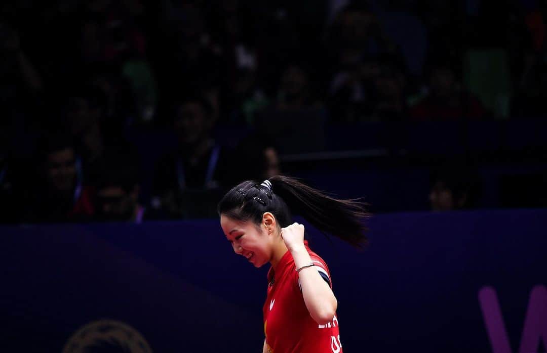 リリー・チャンのインスタグラム：「World Ranked #33!!!! 😆🙌 My highest world ranking to date and I’m absolutely ecstatic! After several times of reaching the 50 somethings in my career, I’ve finally broken Top 50 in the world. But I couldn’t have done it alone. Thank you so much to the coaches, the sponsor @joolausa, the family, the friends, the believers, the people who have lifted me out of some dark times and encouraged me to persevere. And as proud as I am of this milestone, ranking is but an arbitrary number and I want to continue working on myself and focus my time and energy on the values that I deem most important 🙏  On another note, I’m finally back in Düsseldorf after more than 4 weeks of traveling and back-to-back competitions! I’m looking forward to finally getting in some proper training and playing some league matches before heading to the U.S. Open in December 💪」