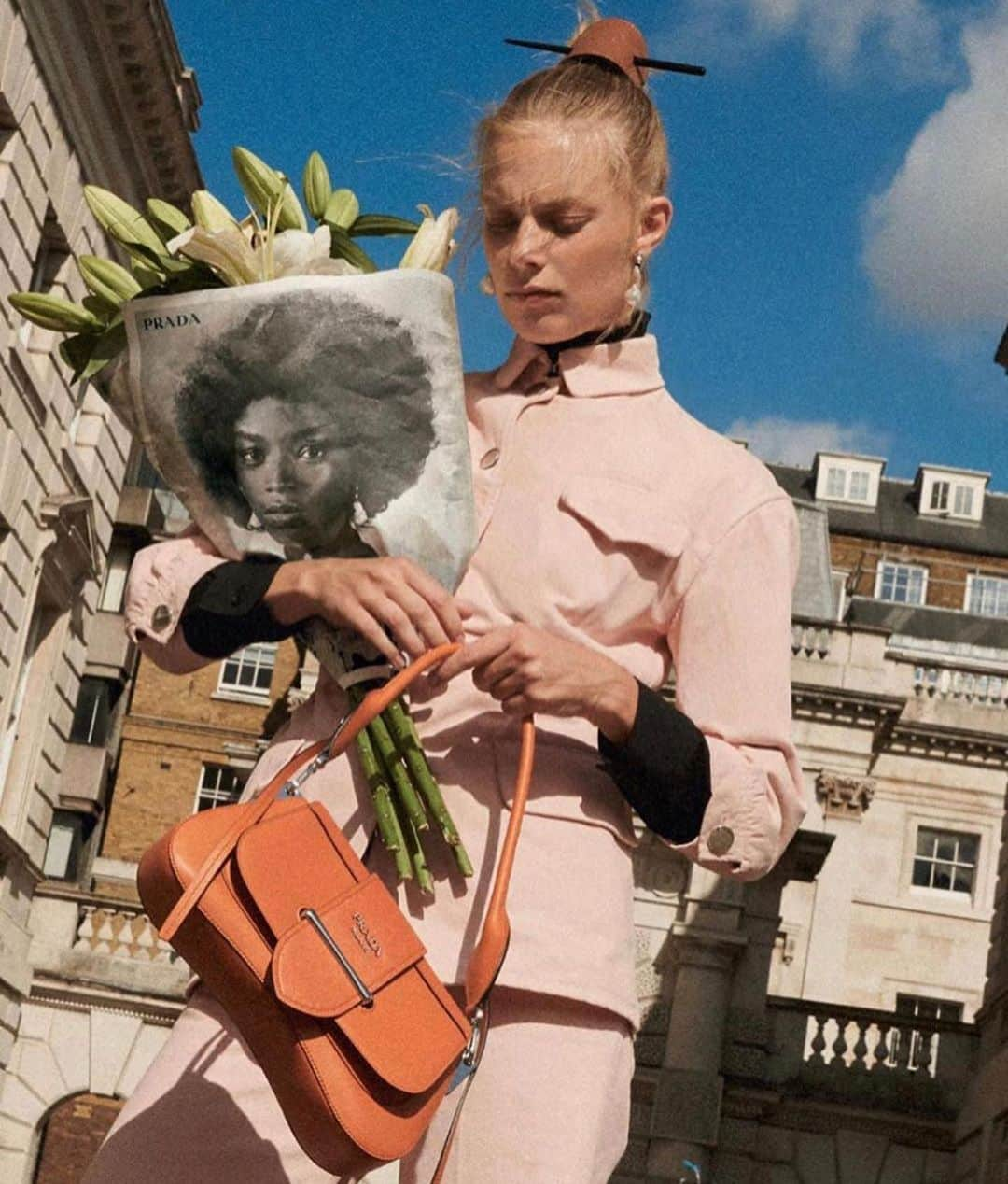 Lexi Bolingのインスタグラム：「Prada resort 2020 campaign 🌸  By @drewvickers #keizokitajima #olivierrizzo @ferdinandoverderi @anthonyturnerhair @lucia_pieroni @ashleybrokaw thank you from the bottom of my heart! Love you all XXXX」