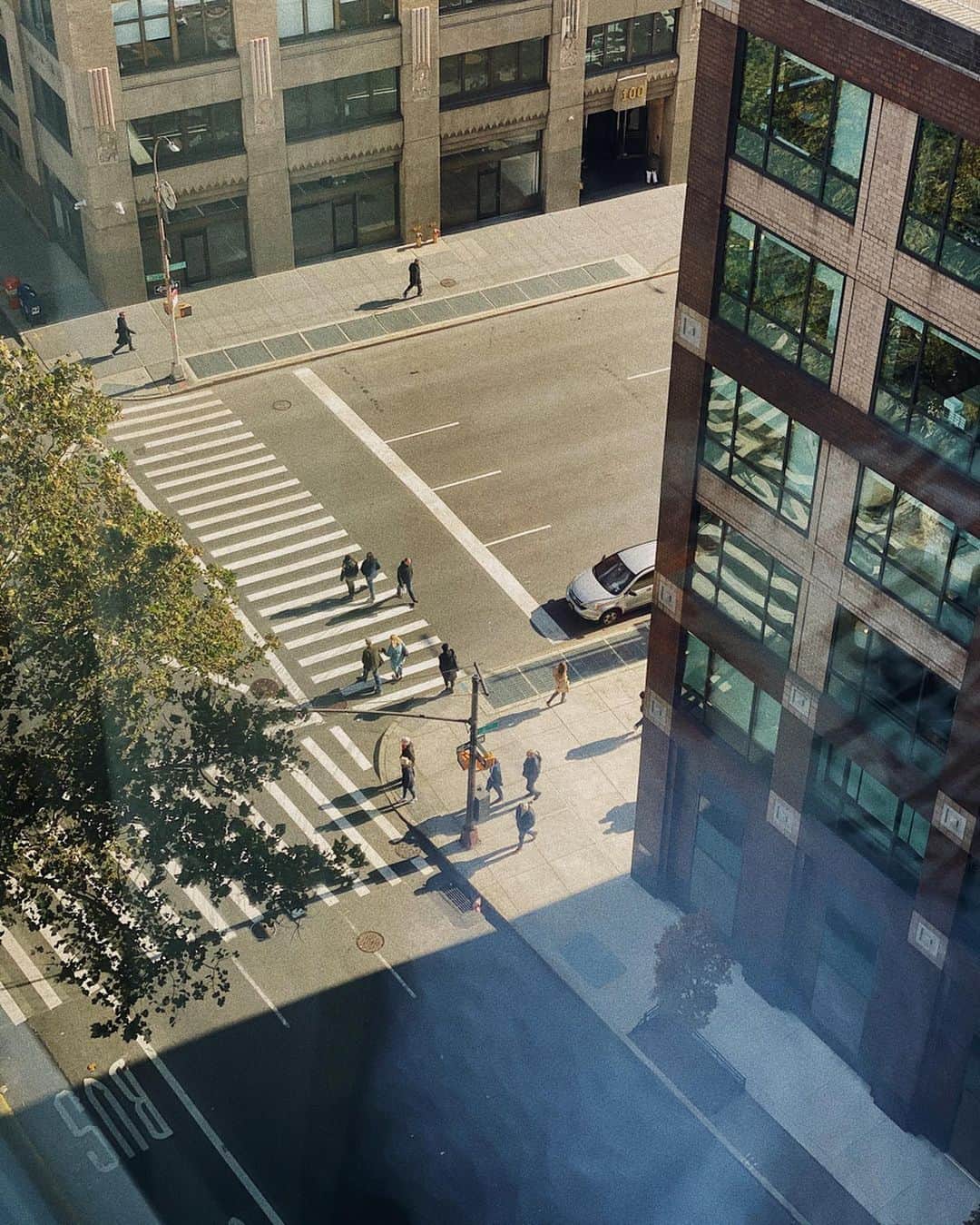 Lyloutteさんのインスタグラム写真 - (LyloutteInstagram)「~ #view depuis l'hôtel 🥰 { #sohonyc #nyc #vscotravel #newyork」11月19日 4時10分 - lyloutte