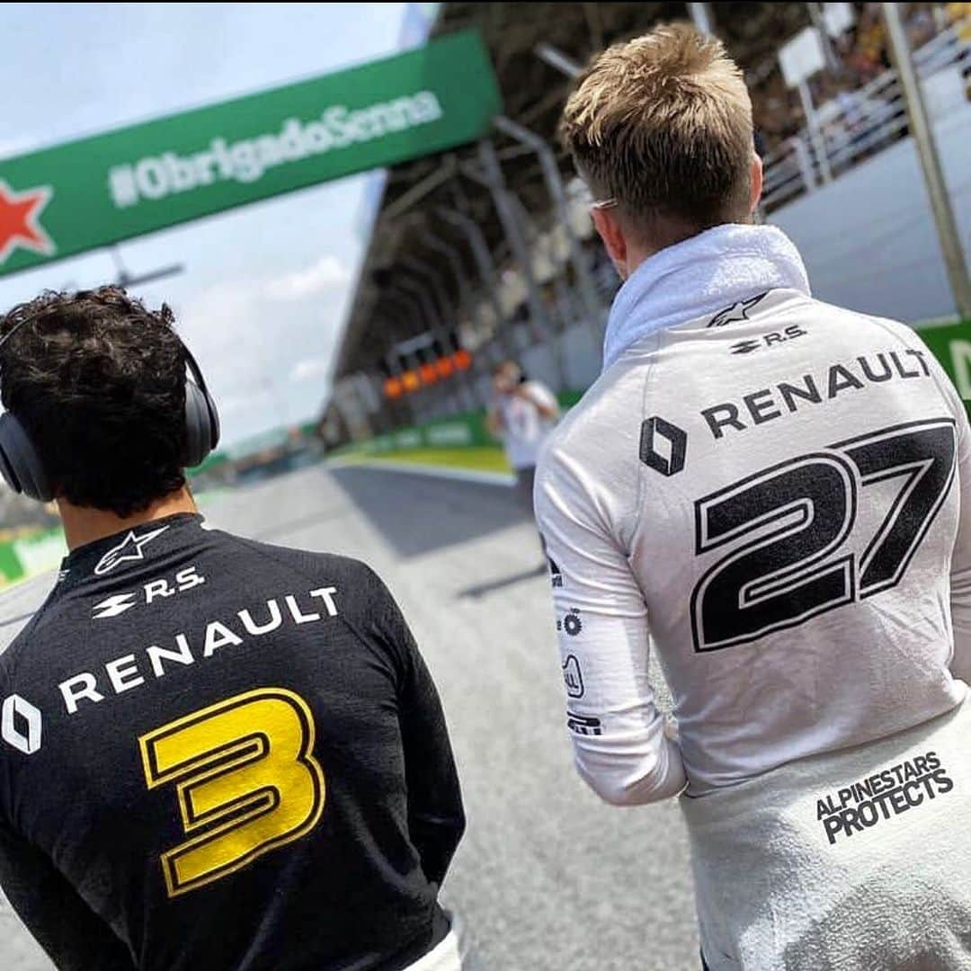 ダニエル・リカルドさんのインスタグラム写真 - (ダニエル・リカルドInstagram)「1 more to go for 2019 and with this guy alongside me. Hey @hulkhulkenberg let’s give @renaultf1team something to go fucking nuts for 🤪🏁」11月19日 4時29分 - danielricciardo