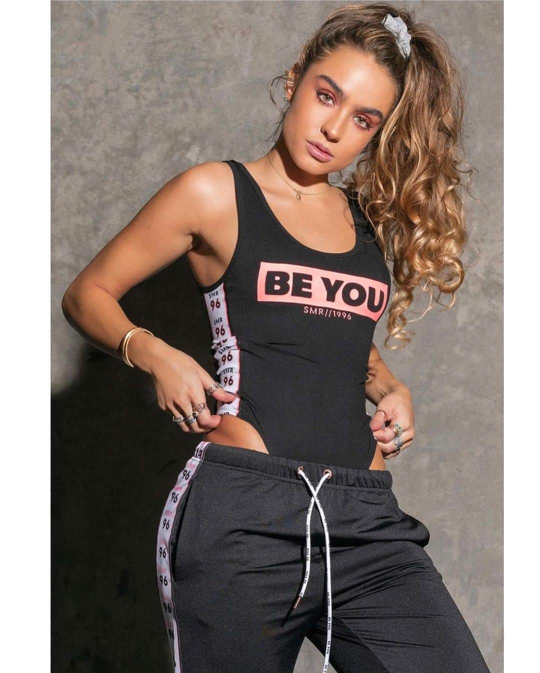 Sommer Rayさんのインスタグラム写真 - (Sommer RayInstagram)「some of the suuuuupa cute fits of the first batch of the @shopsommerray november drop 🤪 the second batch will drop November 20th. ✨ i get a lot of questions about when sold old items will be restocked, & sadly they won’t 😩 we don’t remake previous styles, i make all new designs & patterns for all future drops so if you see something you love, get it before you can’t! 💛 @shopsommerray also if you live in canada, don’t forget to checkout the whole november drop in @urbanplanet stores 💕」11月19日 4時56分 - sommerray