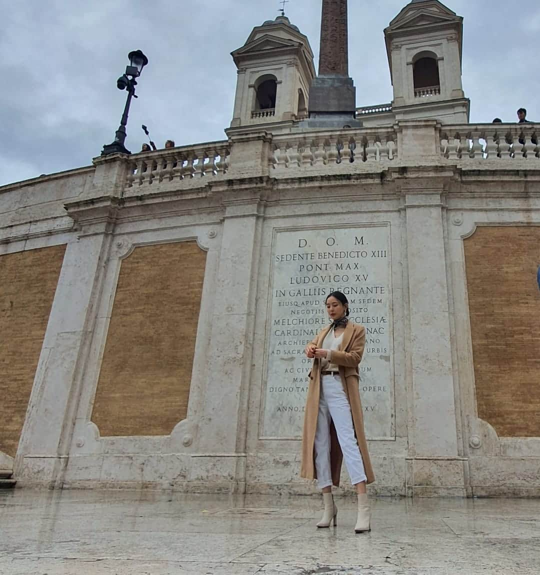 イ・ダヒさんのインスタグラム写真 - (イ・ダヒInstagram)「한국은 새벽이겠구나 잘자 귀요이들🙋‍♀️ #italy #italy🇮🇹 #rome #스페인계단」11月19日 5時13分 - dahee0315