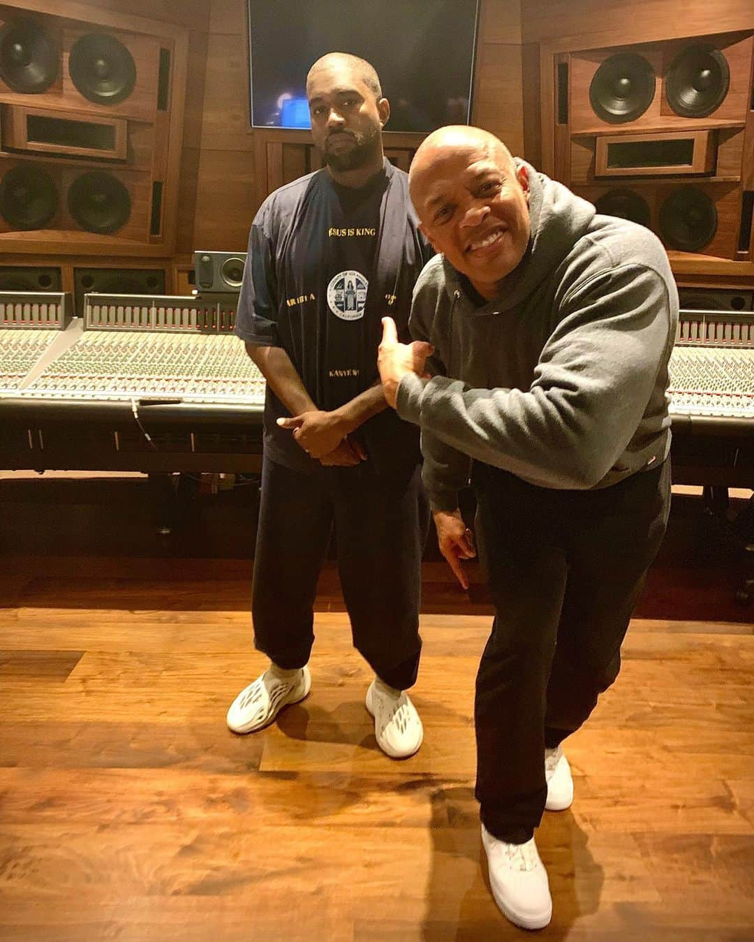 ドクター・ドレーさんのインスタグラム写真 - (ドクター・ドレーInstagram)「Ye and Dre Jesus is King Part II Coming Soon」11月19日 5時31分 - drdre