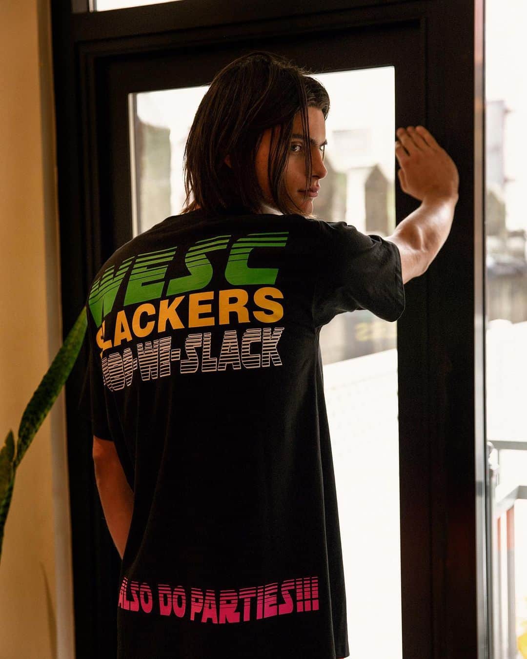 のインスタグラム：「FW ‘19 Collection. WESC Slackers Tee available in-store and online.  #Wesc #wearethesuperlativeconspiracy #Wescfall19 #wescfw19 #fall #winter #nyc #soho #stockholm #lafayette #tshirt #streetwear #fallfashion」