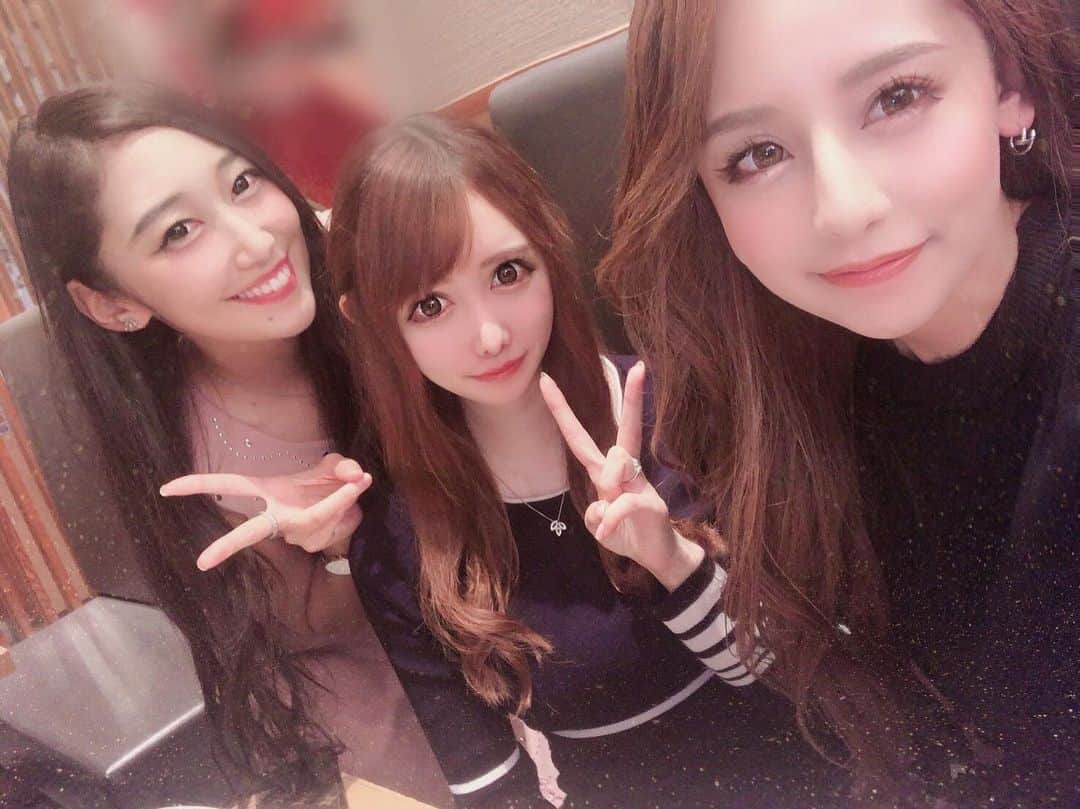 のインスタグラム：「時差更新⌛️ 5.6年ぶりくらいにしほとくるちゃんと会った日の*⑅♥︎ 懐かしかった🥰あの頃若かったな ・ ・ #selfie #自撮り #女子会 #japanesegirl #instagood #japan #cute #pics_jp #followme #like4like #f4f #맞팔 #셀피」