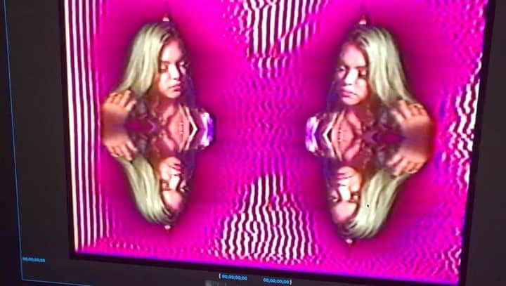 HEY VIOLETのインスタグラム：「video for clean stripped comes out tomorrow at 9am PT! get ready!! 🧼」