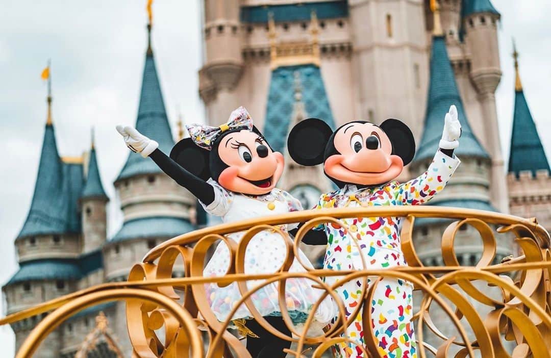 Walt Disney Worldのインスタグラム：「Sending lots of love to Mickey Mouse today! ❤ Happy Birthday, Mickey! 🎉🐭 #MickeyMouse #WaltDisneyWorld (📷: @jcadventures24)」