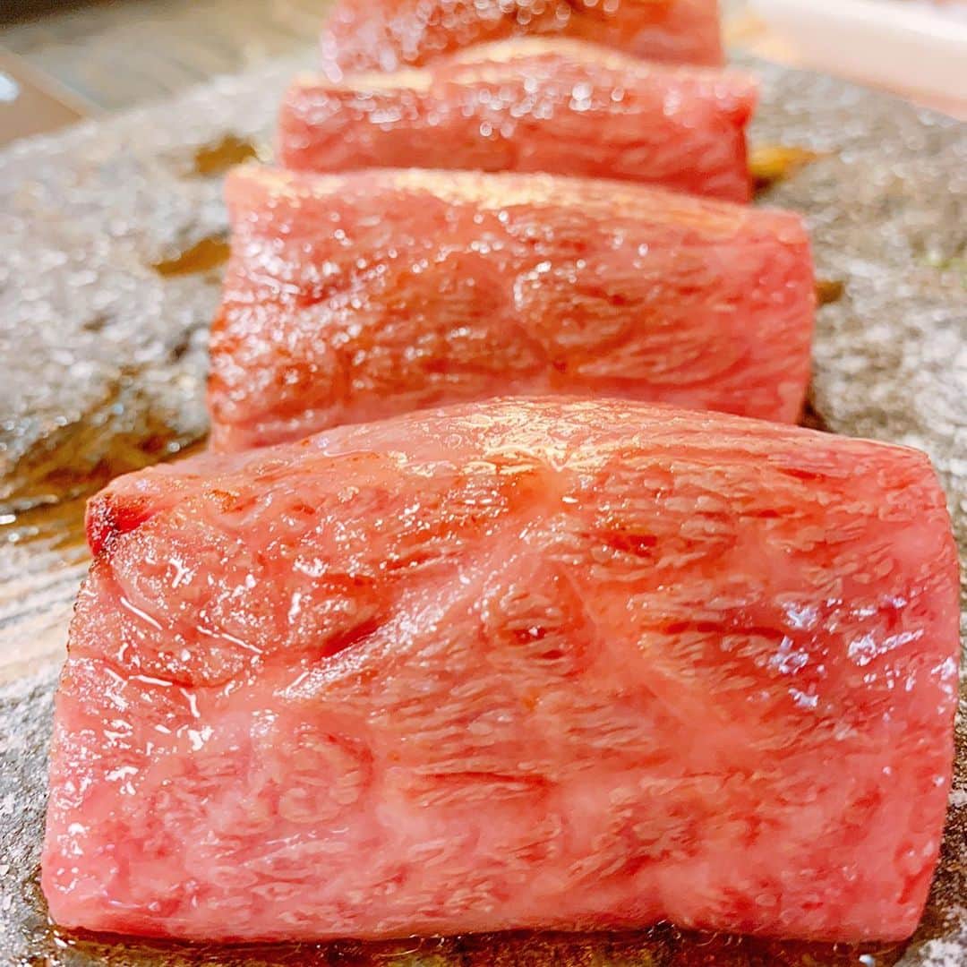みき みーやんさんのインスタグラム写真 - (みき みーやんInstagram)「. #みーやんグルメ . 大阪、中崎町でおいっっしい お肉（特に肉寿司）が食べたいならここ🙃❤ . 何も言わないでも写真と動画見てもらったら 伝わると思う。 . そう。めちゃうま。笑 . . #焼肉たまき #中崎町ディナー#中崎町#中崎町駅#大阪グルメ#梅田グルメ#大阪ディナー#梅田ディナー#お肉#焼肉#しゃぶしゃぶ#ステーキ#黒毛和牛#肉寿司#シャトーブリアン#キムチの王様#大トロ炙り寿司#希少部位#サロンモデル#フリーモデル#肉肉肉#グルメレポ#美味しいもの#食べるの大好き」11月19日 12時03分 - mi_yan0101