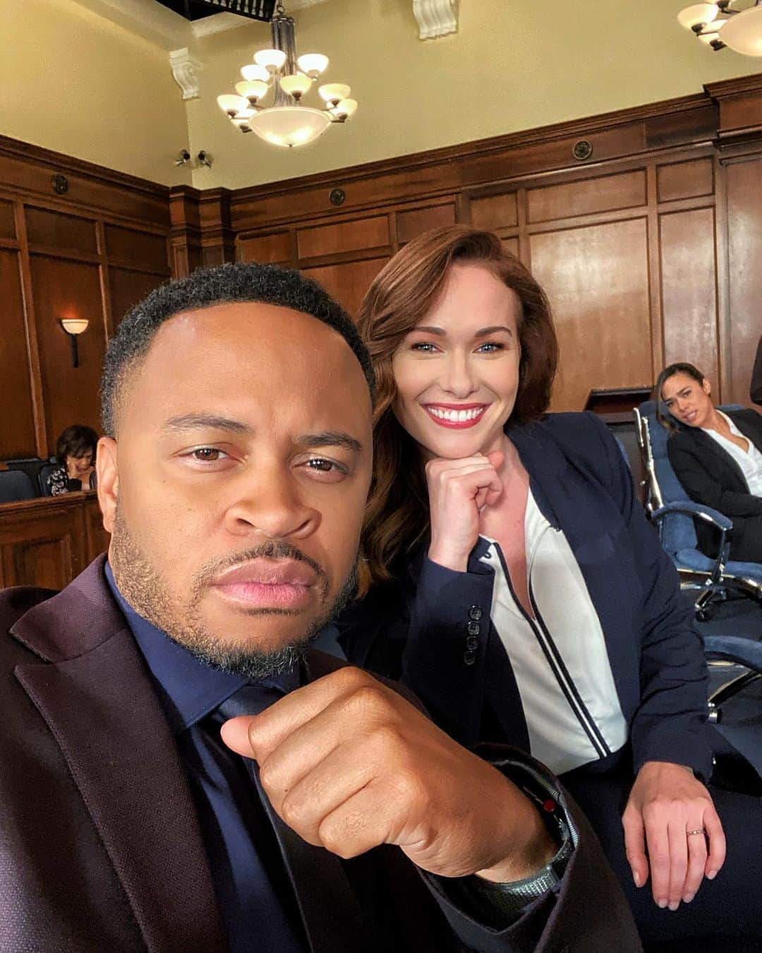 ユージン・バードのインスタグラム：「Tonight. Myself and @kellyfrye will bring you our special brand of team. I’ll smolder. She’ll do some Kelly Frye stuff and...ummm...the photobomber aka @jcamacho I guess will be in it too bringing that look 🙄 😂. Happy to come on and play on my sis @simonemissick’s show. She’s got a dope one here! Great group! @allrisecbs Catch y’all tonight!」