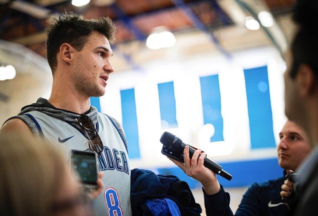 ダニーロ・ガリナリのインスタグラム：「🎙 We are at a good point but we have a long season ahead of us and along the way, we have a lot of things that we need to work on and get better, so it’s just the beginning! #ThunderUp」