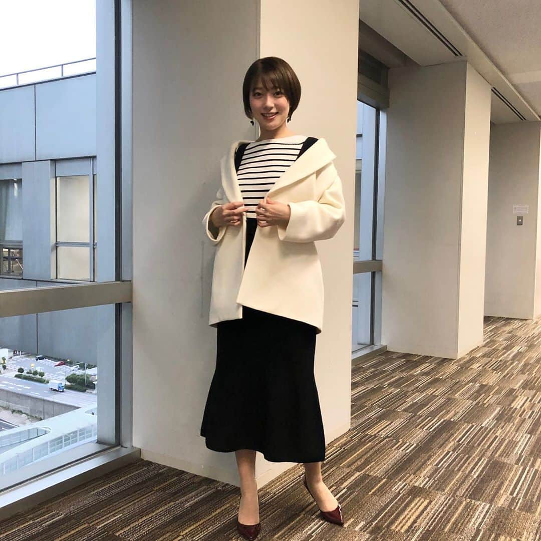 フジテレビ「めざましテレビ」さんのインスタグラム写真 - (フジテレビ「めざましテレビ」Instagram)「11月18日（月）きょう何着て行く？ ・ ファッション雑誌CanCamとコラボした お天気コーナー「きょう何着て行く？」 阿部華也子ちゃんの毎日のコーデを紹介♪ ・ 【きょうのコーデ】 コート→#セルフォード 2万7000円 ニット付きジャンパースカート→#リランドチュール 9500円 靴→#セヴントゥエルヴサーティ 1万9000円 ピアス→#モーヴバイステラ 3900円 ・ 【コーデのポイント】 今シーズン注目のニット素材を重ねる ニットONニットスタイルで今っぽく✨ 同じ素材を重ねる時はボーダーなどの柄モノを合わせたり、 マーメイドシルエットのボトムなどで立体的に見せると うまくまとまりますよ🍀 ・ #めざましテレビ #きょう何着て行く？ #阿部華也子 #今日のコーデ#コーデ #CanCam #今日のファッション#ootd #きょう何着て行く？は月〜金朝6時22分ごろ放送！」11月19日 6時56分 - mezamashi.tv