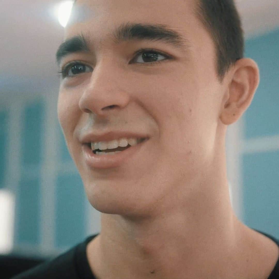 のインスタグラム：「To achieve success, you need to make sacrifices.  Are you ready to hear @hugocalderano's story? 🇧🇷🏓😲 🎬 Film coming 🔜」