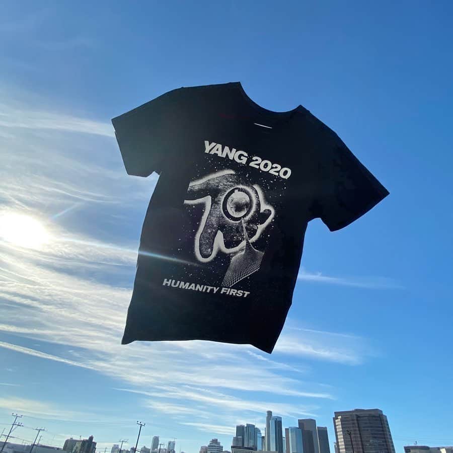 UNIFのインスタグラム：「#YANG2020 #HumanityFirst Tees! It's time to take back the system that has been perverting and distorting the incentives of huge corporations and make it work for us.  Let's dissolve the idea of scarcity that the government has led us to believe and welcome a new path forward as technology threatens the jobs of 1 of 3 Americans.  The accumulation of wealth needs to overflow into this country not by having the government gate-keep the wealth but by inserting the flow directly into the hands of the people.  The power to better our lives should lay in our own hands. Vote for the #FreedomDividend = #UniversalBasicIncome $1000/month to every American adult age 18 until the day you die to stop the downward spiral of growing income inequality, poverty, unemployment, and hopelessness. Together we can create a healthier society and a virtuous cycle of wealth. 100% of sales including cost will go to the campaign.  graphic by:  @dreams__ps」