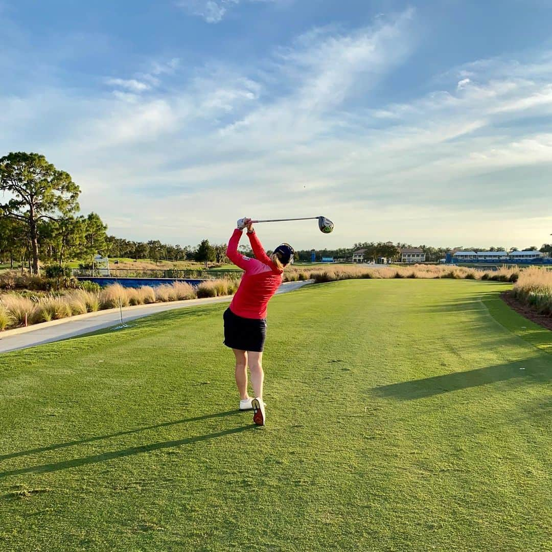 モーガン・プレッセルさんのインスタグラム写真 - (モーガン・プレッセルInstagram)「Gorgeous weather for a late nine! Not a bad way to spend a Monday afternoon... ⛳️」11月19日 7時28分 - mpressel