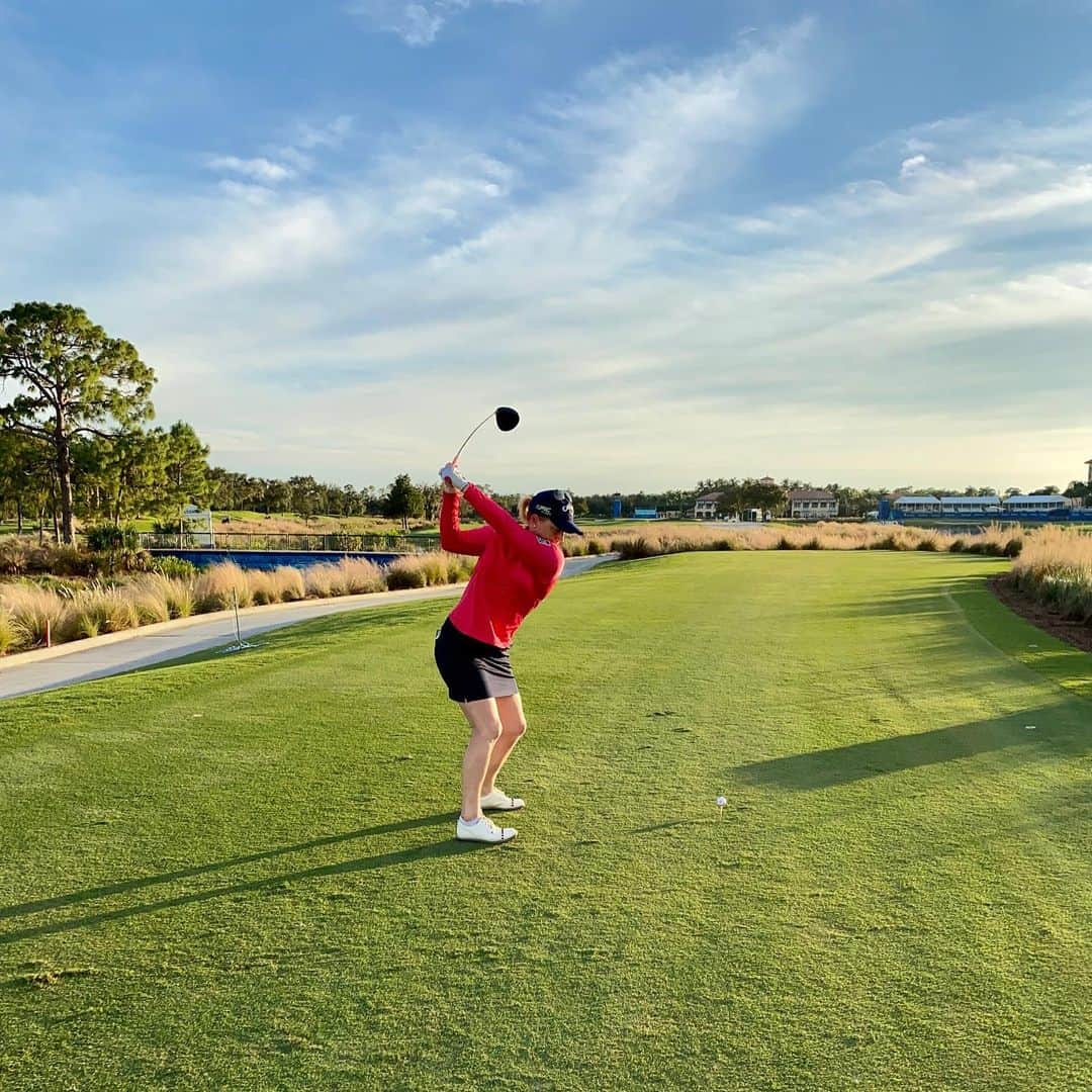 モーガン・プレッセルさんのインスタグラム写真 - (モーガン・プレッセルInstagram)「Gorgeous weather for a late nine! Not a bad way to spend a Monday afternoon... ⛳️」11月19日 7時28分 - mpressel