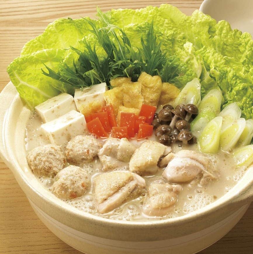 おいしい鍋のインスタグラム：「. ＼ほっとするクリーミーなおいしさ♪／ 鍋の定番テイストになった「ごま豆乳」味。 コクのあるまろやかクリーミーな味わいが、鶏肉や豚肉、いろんな野菜にからんでほっとするおいしさです。 . ●レシピはこちら http://nabe.moranbong.co.jp/recipe/detail/id=1850 . #おいしい鍋 #モランボン #コク旨スープがからむごま豆乳鍋用スープ #ごま豆乳鍋 #コク旨スープがからむ #鍋 #鍋つゆ #instanabe」