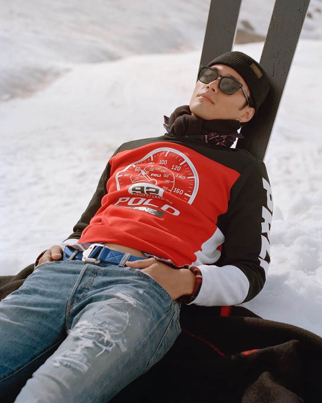 Polo Ralph Laurenさんのインスタグラム写真 - (Polo Ralph LaurenInstagram)「An archival print from the '90s, our motocross sweatshirt adds a throwback style to modern winter wear.  Discover the collection and #PoloRalphLauren Heritage Collection eyewear via link in bio.  #EveryMomentIsAGift #RLGifts」11月19日 7時55分 - poloralphlauren