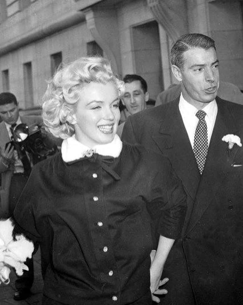 マリリン・モンローさんのインスタグラム写真 - (マリリン・モンローInstagram)「The way she looked at him ❤️ Marilyn with her second husband Joe DiMaggio」11月19日 8時46分 - welovemarilyn