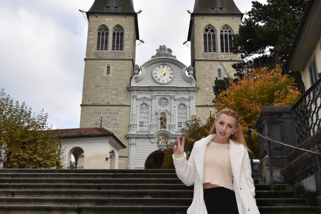 レクシー・ベルさんのインスタグラム写真 - (レクシー・ベルInstagram)「Lucerne, Switzerland 🖤」11月19日 8時53分 - omgitslexi