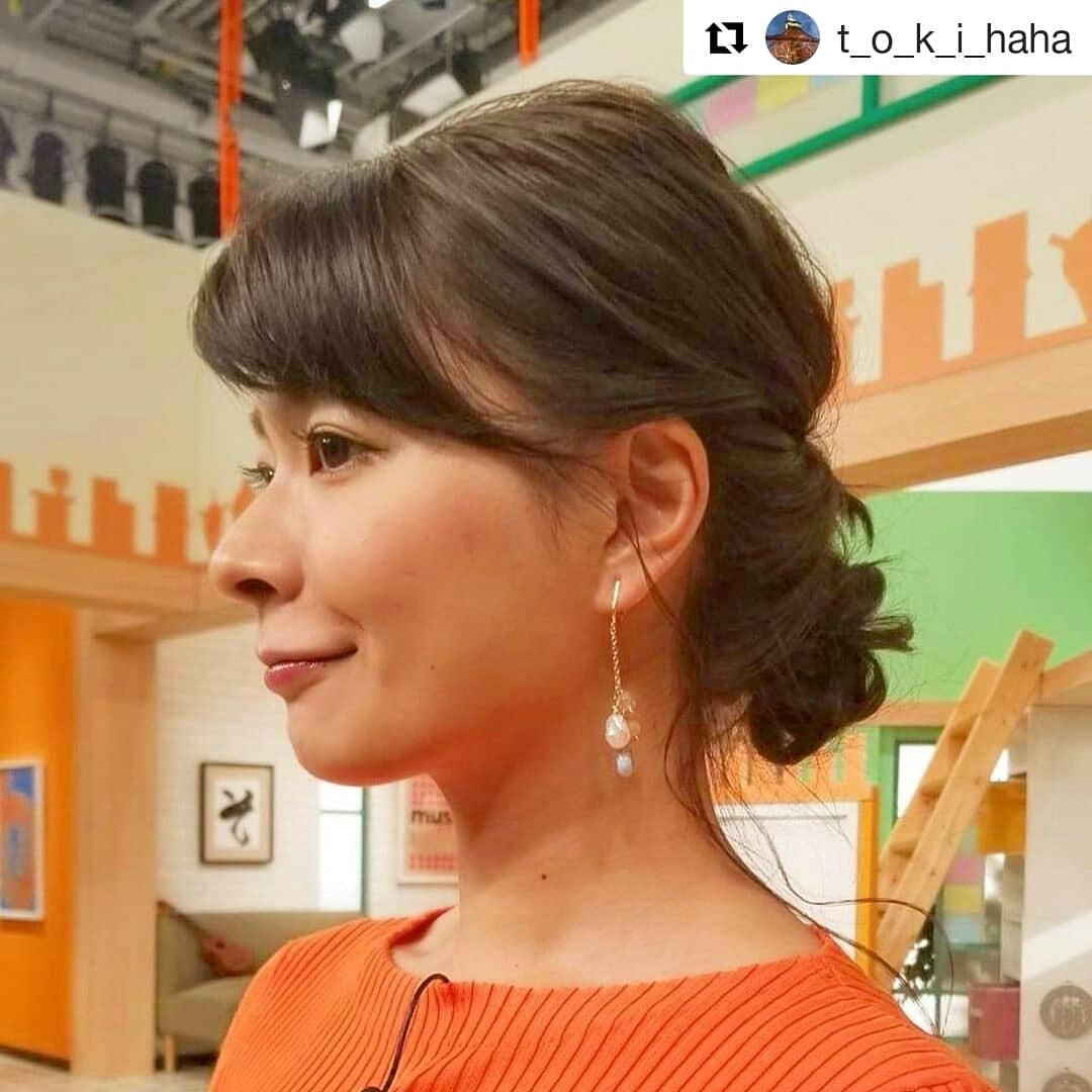 岡山放送さんのインスタグラム写真 - (岡山放送Instagram)「#Repost @t_o_k_i_haha (@get_repost) ・・・ テレビ新広島、岡山放送、山陰中央テレビ、山口テレビにて放送中の経済情報番組『そうだったのかンパニー』にて、MC八田亜矢子さんがAh,Bon?アクセサリーをつけて出演されます。  11/24 am9:30〜10:00 (山口テレビ:11/30 pm4:54〜5:24)  今回は…ユニークな耕うん機を開発した岡山県岡山市の「オカネツ工業株式会社」が登場✨  鮮やかなオレンジ色の装いが素敵な八田さん🍁✨ こちらのスタイルに合わせ、イヤリングはケシパールやブルーオパールが耳元で揺れる女性らしいものを🎀  番組もAh,Bon?アクセサリーもぜひチェックしてみてください☺️ #そうだったのかンパニー  #テレビ新広島 #岡山放送 #山陰中央テレビ #山口テレビ  #八田亜矢子  #天然石アクセサリー  #ahbon #アボン #イヤリング  #8ch#OHK#オカネツ工業」11月19日 9時26分 - ohk_official