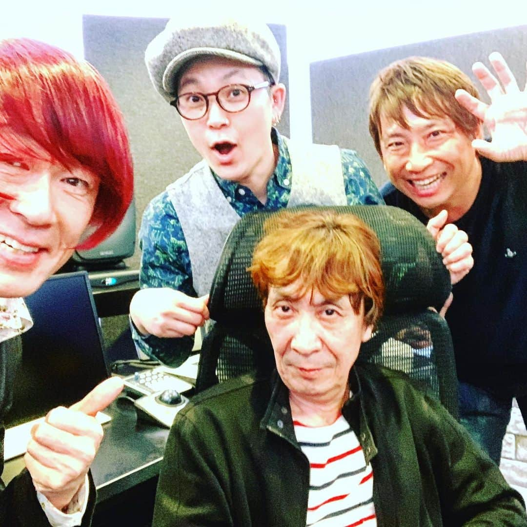 西川進さんのインスタグラム写真 - (西川進Instagram)「おはようございます！！ 『感情直結型ギタリスト』西川進です！！ 昨日は「イツカノオト」のレコーディングでした！！ エンジニアの巨匠、石塚良一さんに歌を録っていただきました！！ この後、ミックスまでやっていただきます、、、。 楽しみです！！ 曲は、、、 「ハローキティ トゥインクル☆ムーンライト」のどこかで使われますよ、、、。 こちらもお楽しみに！！ 「ハローキティ トゥインクル☆ムーンライト」 テーマ曲を #イツカノオト が担当させていただきました！  公式サイトURL http://cuterium.com/  人気のサンリオキャラクターズとともに旅する、 誰もが待ち望んでいたプラネタリウムファンタジー！  #サンリオ #ハローキティトゥインクルムーンライト #イツカノオト  イツカノオト、、、 じわじわきてますね、、、。 ＿＿＿＿＿＿＿＿＿＿＿＿＿＿＿ 昨日のスタジオは、、、 すごくお世話になっている、、、あの方が設立されたスタジオ、、、 めちゃおしゃれで良きスタジオでした！！ http://wonderholic-lab.com  写真は昨日のどや顔、、、。 さっ！！ 今日はイツカノオト、ギターダビングです！！ 気合い入れていきます！！ みなさん良き火曜日をおすごしくださいね！！ ＿＿＿＿＿＿＿＿＿＿＿＿＿＿＿ ＿＿＿＿＿＿＿＿＿＿＿＿＿＿＿ お知らせです！！ 久松史奈さん30周年アニバーサリーツアー「GO AHEAD TOUR 2020」に、 Gt.西川進 Ba. FIRE Dr.関口孝夫が参加させていただきます！！ 30周年アニバーサリー！タイムスリップ・シリーズ！ 次は！27年の時を経て『PLEASURE』が蘇る！ 『GO AHEAD TOUR 1993』再来！！当時のセットリストを完全再現！ ～ 30th Anniversary ～ GO AHEAD TOUR 2020 久松史奈×西川進×FIRE×関口孝夫  2020年2月08日(土) 東京・BlackHole 池袋 2020年2月22日(土) 名古屋・MUJICA 栄 2020年2月23日(日) 大阪・HILLSパン工場 心斎橋  詳細はこちら！！ https://www.fuminahisamatsu.com  #空　#雲　#宇宙　#西川進　#ギタリスト　#ギター　#モッズスタイル　#guitarist #guitar #サポートミュージシャン　#大事に思う気持ち　#イツカノオト#KAB.　#コバヤシヒロシ　#久松史奈　#サンリオ　#プラネタリウム　#ハローキティトゥインクルムーンライト」11月19日 9時44分 - susumu_nishikawa_5