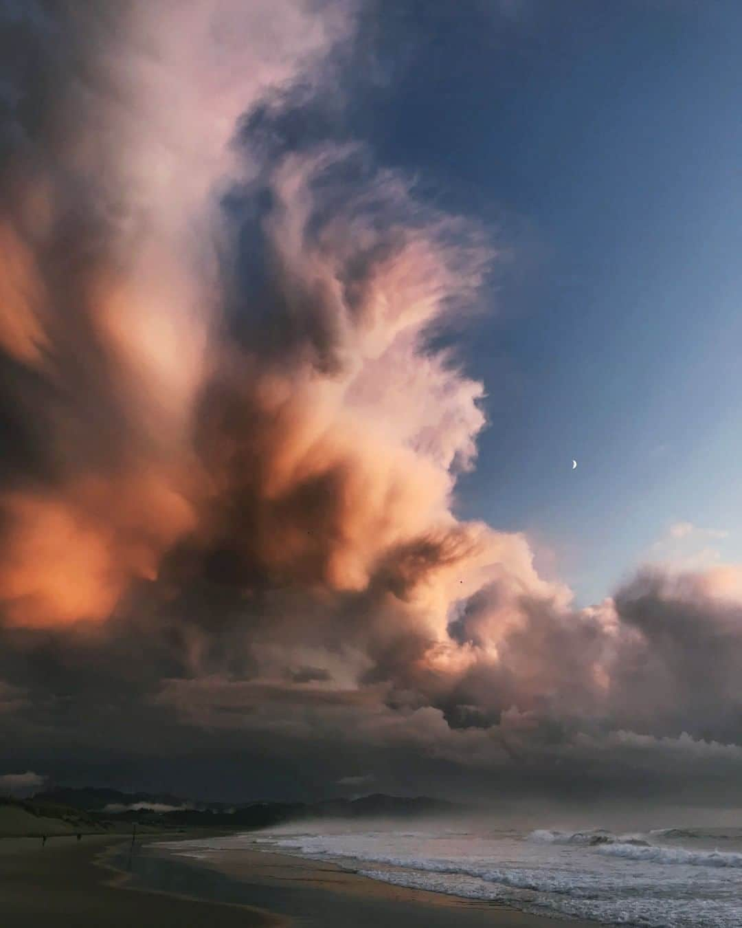 National Geographic Travelさんのインスタグラム写真 - (National Geographic TravelInstagram)「Photo by @max.lowe I Every once in a while the elements align so perfectly that we are in the right place at the right time to bear witness to views that truly awe us. Here the sun set as a storm moved up the southern Oregon coast, garnished by the crescent moon. The moment made me put my head to the sky in a way I seldom do. To see more from my road trip along the Pacific Northwest coast, follow @max.lowe.」11月19日 10時05分 - natgeotravel