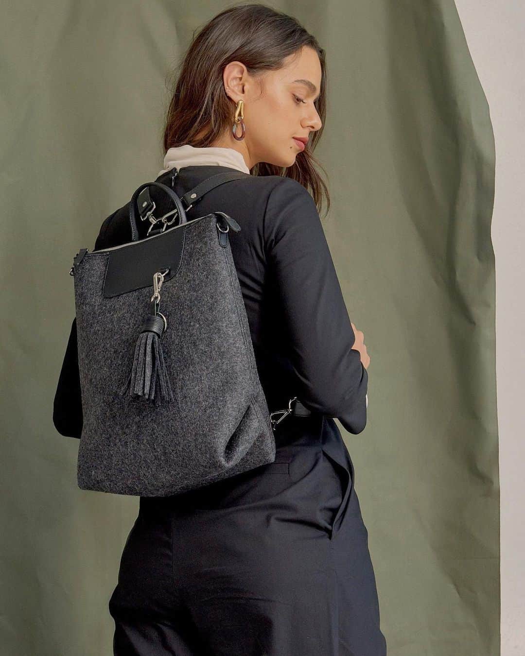 グラフ&ランツのインスタグラム：「Unique and modern are two characteristics  that make up our Bedford Backpack - a bag made for those on the go!」
