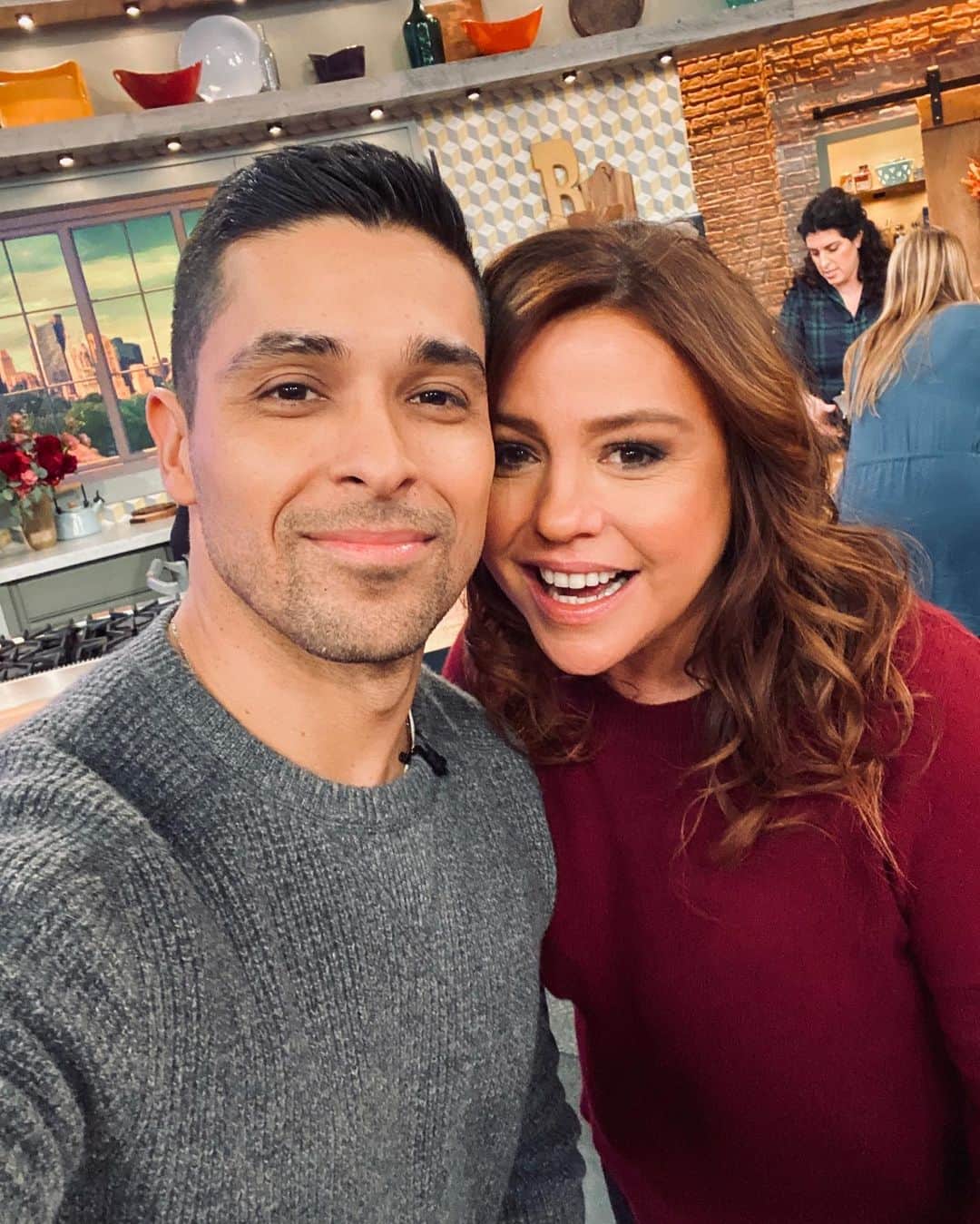 ウィルマー・バルデラマのインスタグラム：「Thank you Rachel for having me on your show.. #RachaelRayShow  Always a great time and fun chat!」