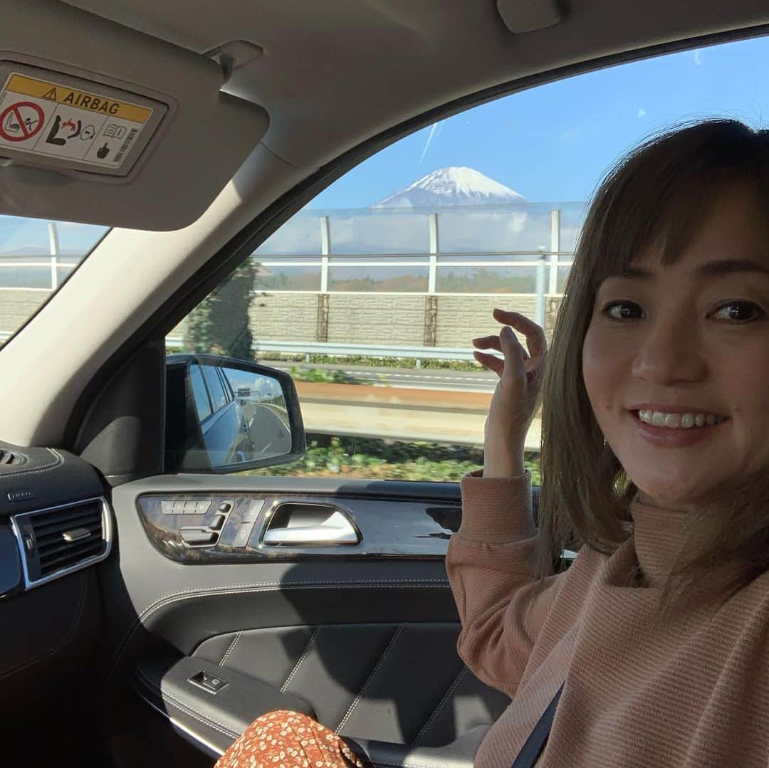 橋本志穂さんのインスタグラム写真 - (橋本志穂Instagram)「拝みたい放題になった^_^ 裾野までクッキリ！ #富士山　ブラボー」11月19日 10時15分 - shihohashimoto3