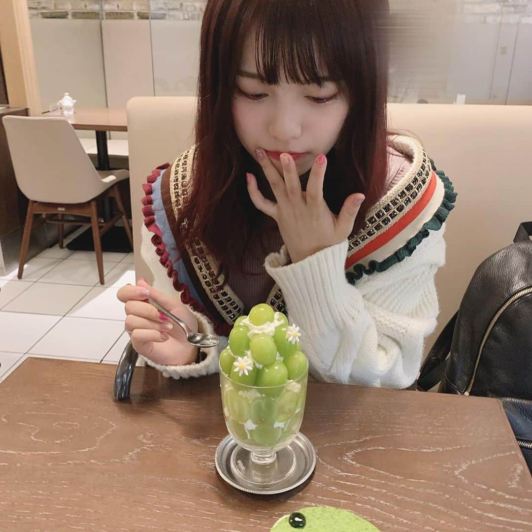 森みはるさんのインスタグラム写真 - (森みはるInstagram)「よしちゃんとこないだ行った京都のカフェ🥰 めっちゃ可愛いしマスカットも抹茶も好きだから最高だった〜〜☁️ #京都#京都カフェ#抹茶#抹茶スイーツ#マスカット#fukunaga901#ますかっとやま」11月19日 21時14分 - miharu_mori