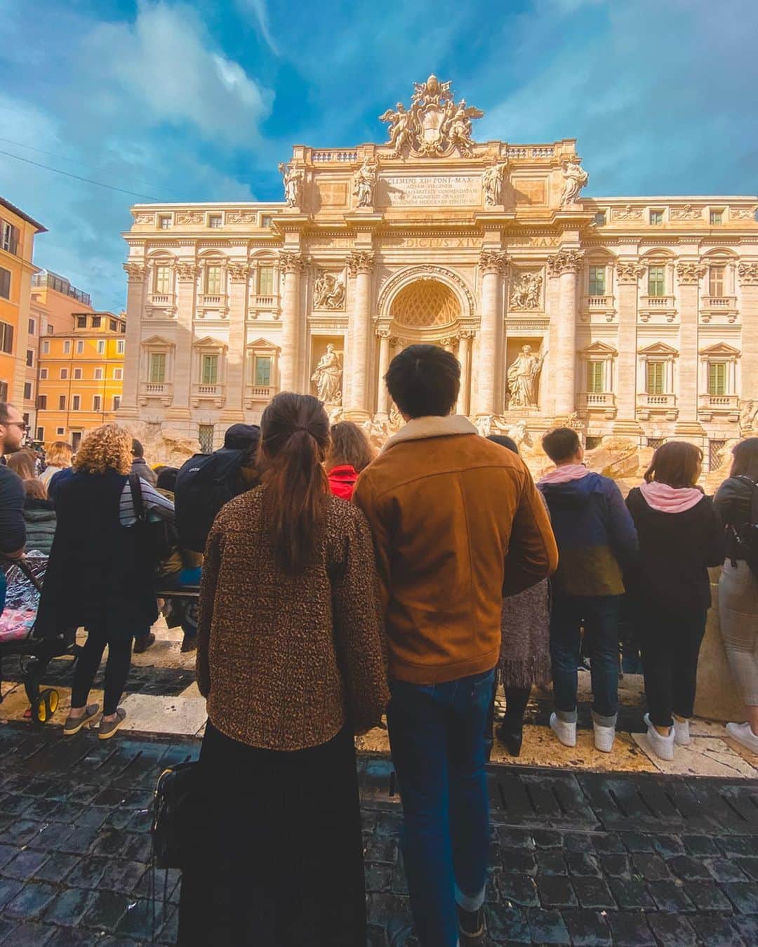 Kathryn Bernardoさんのインスタグラム写真 - (Kathryn BernardoInstagram)「The only half-decent photos we have at Fontana di Trevi. 😅 hiraaaap! 🌚  #KathVersusInstagram」11月19日 21時07分 - bernardokath