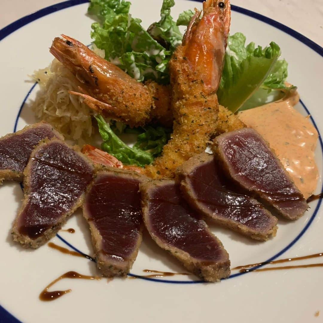 菜乃花さんのインスタグラム写真 - (菜乃花Instagram)「今回はクロアチア料理🇭🇷🍽﻿ ﻿ ﻿ こないだのギリシャ料理をきっかけに、﻿ 世界のご飯を食べる会をしております✌🏻️﻿ ﻿ ﻿ ということで、﻿ 今回行ってきたのは﻿ ﻿ 日本で唯一のクロアチア専門店  京橋｢Dobro｣  さん。﻿ ﻿ ﻿ オフィス街らしくお昼休みの方が多くて少し並んだけど﻿ すぐに入れたしお料理もすぐに出てきました😊！﻿ ﻿ ﻿ 外観も内装も可愛くて、定員さんもすぐにお水を注ぎに来てくれたりと皆さん親切でした✨﻿ ﻿ ﻿ そしてどんなものかとドキドキしていたお料理は.......﻿ めちゃくちゃ美味しかった😭✨﻿ ﻿ 3人で3種類頼んでシェアしたのですがどれも美味しくてランチのコスパの良さにみんなで感動しました😭✨﻿ ﻿ ﻿ ﻿ Twitterで教えてくれたフォロワーさん﻿ ありがとうございました😋！﻿ ﻿ ﻿ 次は何料理にしようかな〜﻿ 口コミ情報募集中です🤗  #notPR  #たびぶ」11月19日 21時10分 - nanoka0707