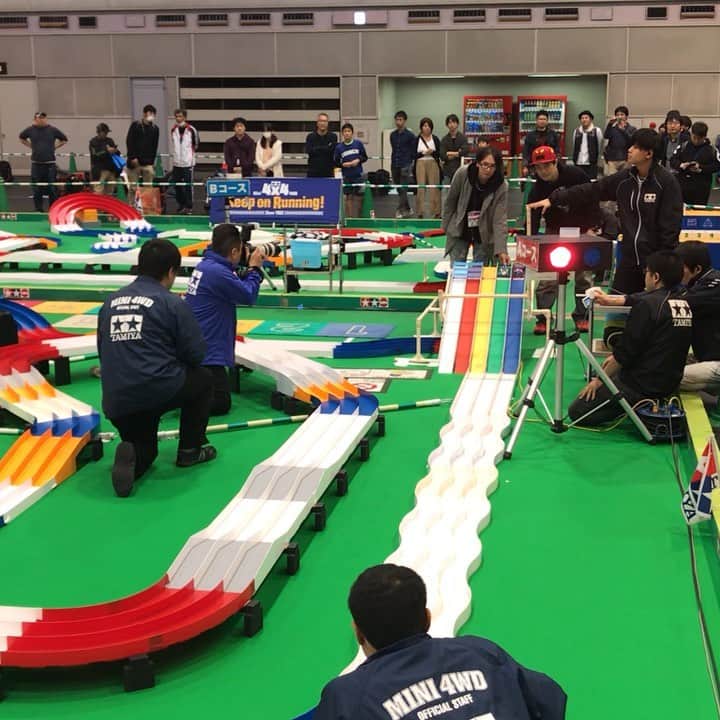 のインスタグラム：「MINI 4WD STATION CHAMPIONSHIP 2019﻿ The Final Heat🏆﻿ 『ミニ四駆ステーションチャンピオン決定戦2019』﻿ オープンクラス決勝レース🏆﻿ ﻿ #tamiyamini4wd﻿ #ミニ四駆﻿ #mini4wd﻿ #ステチャン﻿ #タミヤフェア」