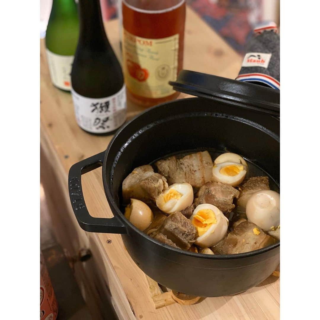 YU-U（工藤由布）さんのインスタグラム写真 - (YU-U（工藤由布）Instagram)「🤤🤤🤤3夫婦home party🤤🤤🤤 青森から色々送ってもらって✨ みんなぺろりと食べてくれて嬉しかったなぁ🥰🥰🥰 かぁーさん大満足😂😂😂 またみんな来てね〜っ🙌🏻✨ ・・・ #uごはんたち」11月19日 19時41分 - nyan22u22nyan