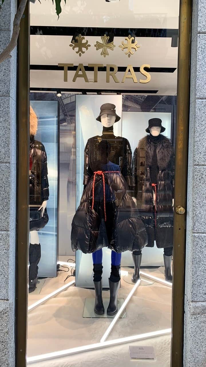 のインスタグラム：「We look forward to welcoming you in Via della Spiga 3.」