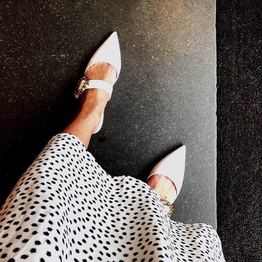 ルパートサンダーソンのインスタグラム：「Precious gems | Gem in white croc print | #Regram @TheShoeReviewUK ✨ | #AllInTheDetails #AW19 #Mules #CrocPrint #ShoeAddict #DesignerShoes #ShoeHeaven #RupertSanderson」