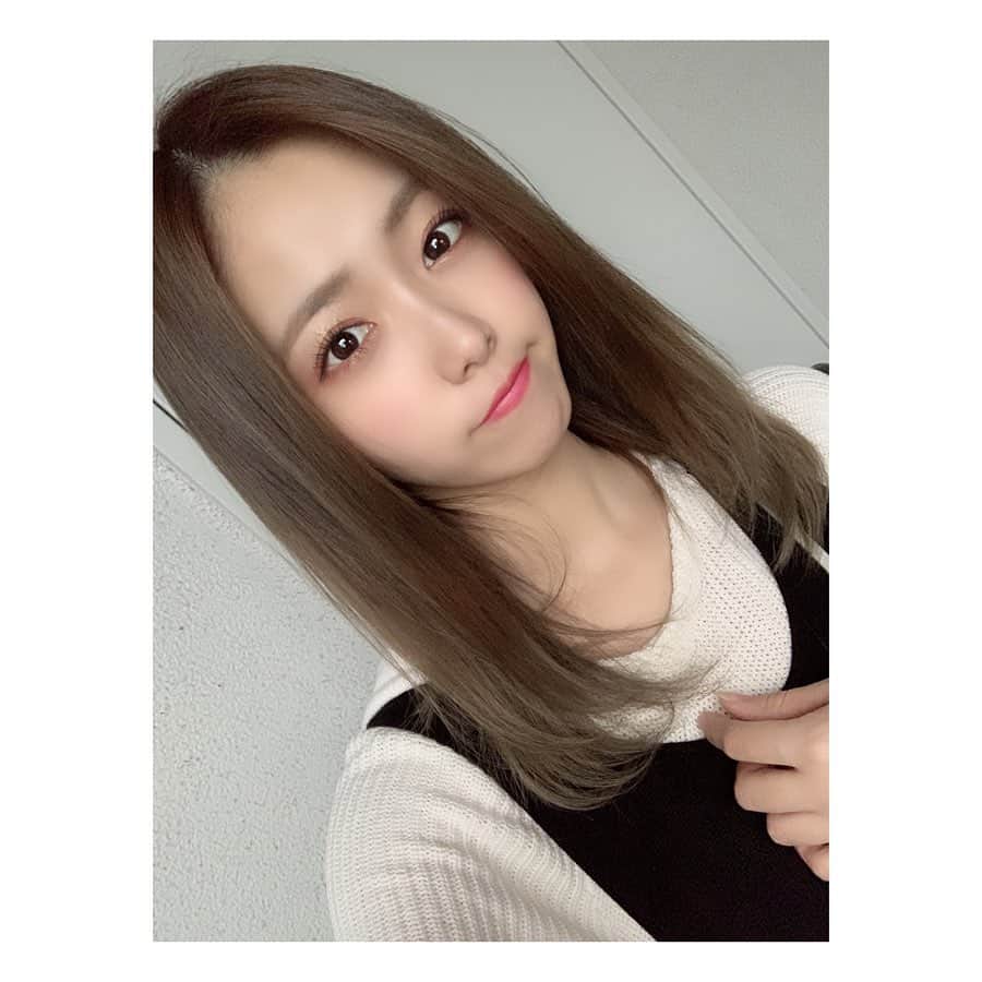 森田彩花のインスタグラム：「にゅーからー💁🏼‍♀️💛 ． アッシュ系〜💁🏼‍♀️💛 たまには暗めもありでしょ🖤🖤? ． #hair #haircolor #アッシュ #gal #ギャル #コメよろ #いいねよろ」