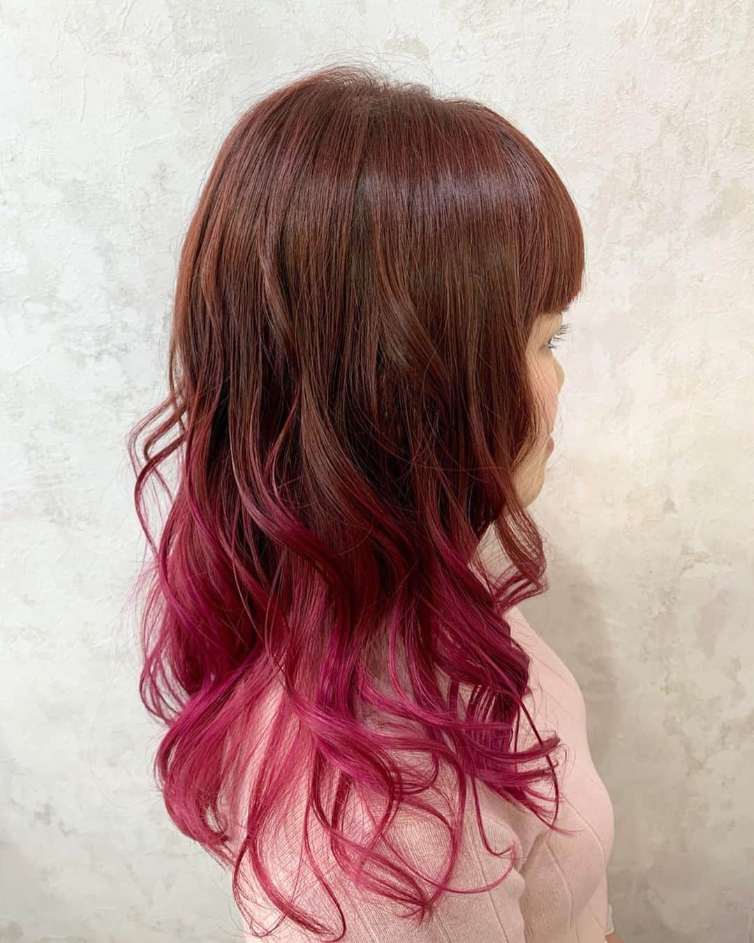 salon PRATiNO(サロンプラチノ)のインスタグラム：「. 💗ピンクグラデ💗. . ピンクブラウン〜 鮮やかピンクのグラデーションがスーパー可愛い😋💫💕 発色の良いカラーはPRATINOにお任せ💪🏾 . . 【CLAVIS PRATINO】 ◇月曜日～土曜日 11:00～20:00 ◇日曜日 11:00～18:00 ※定休日なし ※時間外はお問い合わせください。 愛知県名古屋市中区錦3-4-19石垣ビル７Ｆ ☎︎052-962-7017 . #hairstyle #hair #cornrow #braids #clavispratino #spiralperm #pratino #hairsalon #nagoya #haircolor #love #派手髪 #外国人風カラー #バレイヤージュ #グラデーション #コーンロウ #ブレイズ #スパイラルパーマ #特殊ヘア #ブラックヘア #美容室 #ヘアサロン #ヘアスタイル #ヘアカラー #クラビスプラチノ #名古屋 #栄 #錦」