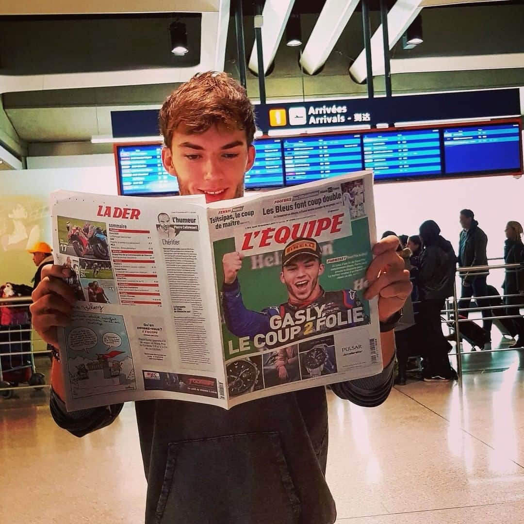 F1さんのインスタグラム写真 - (F1Instagram)「First you read the news, then you ARE the news 😁 . 📸 x @julien_f1 . #F1 #Formula1 @pierregasly  @tororosso」11月19日 19時57分 - f1
