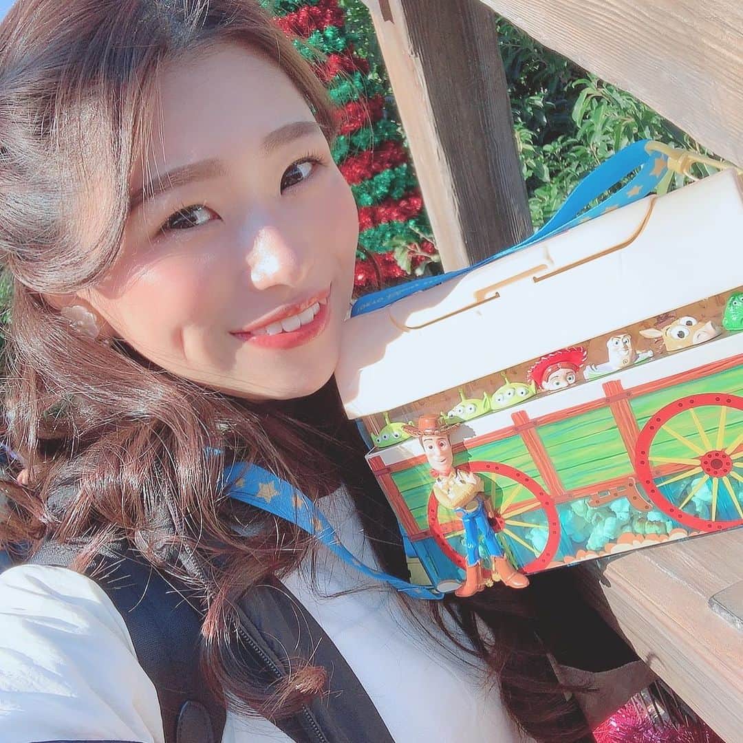 のインスタグラム：「┈❁┈┈❁┈┈❁┈ ・ ・ ・ ・ ・ 竹本幼女期からずーっと トイストーリーだいすき！ ・ ・ ・ ・ ・ #selfie #disney #toystory #love  #japan #tokyo #japanesegirl ⠀ #follow_me #💞 #black ⠀ #supergt #gridgirl #lexus ⠀ #スーパーgt #レースクイーン ⠀ #黒髪 #ディズニー #好き」