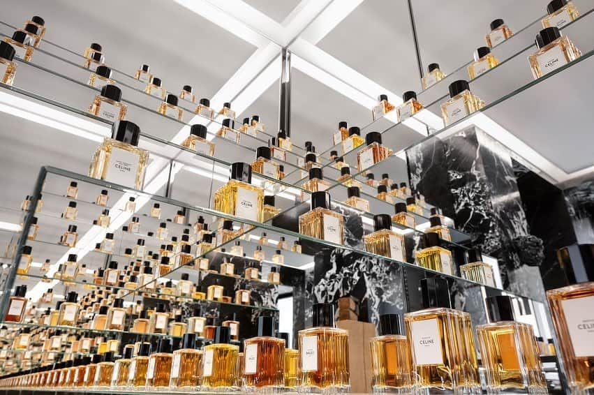 LVMHさんのインスタグラム写真 - (LVMHInstagram)「Innovation and creativity have always been at the heart of our Maisons which are continually renewing their offer while respecting their unique heritage.  CELINE launched the opening of its first Haute Parfumerie Boutique designed by Hedi Slimane. Installed at 390, rue Saint-Honoré in Paris, the boutique hosts all the Maison's perfume creations, immersing its guests in an amber-gold atmosphere, the iconic colour of the Maison's fragrances. This first Parisian fragrance establishment reconnects with the inherently French heritage of the CELINE couture house.  #LVMH #CELINEHAUTEPARFUMERIE #CELINEBYHEDISLIMANE」11月19日 20時11分 - lvmh