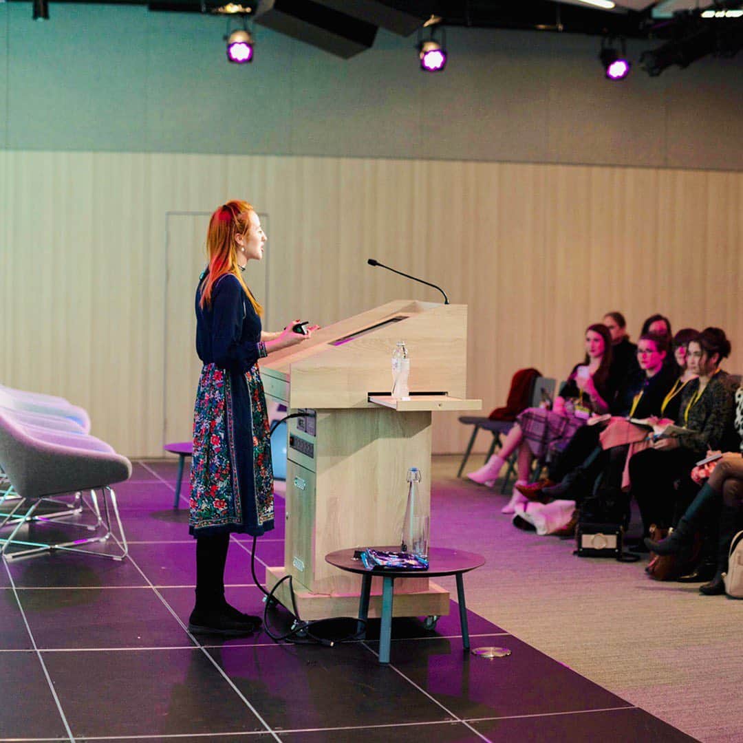 ベッキー・クルーエルのインスタグラム：「presenting my influencer marketing masterclass at digital women 2019 🌟 (swipe)  I’m trying to become a more confident speaker! I had an amazing opportunity to speak last week and present my best advice for those looking to work with social media influencers.  given that my background is from an ‘influencer’ or ‘creator’ perspective first and always, I tried to educate and inform about the realities, and help lift the lid a little.  let me know if you have any questions!」