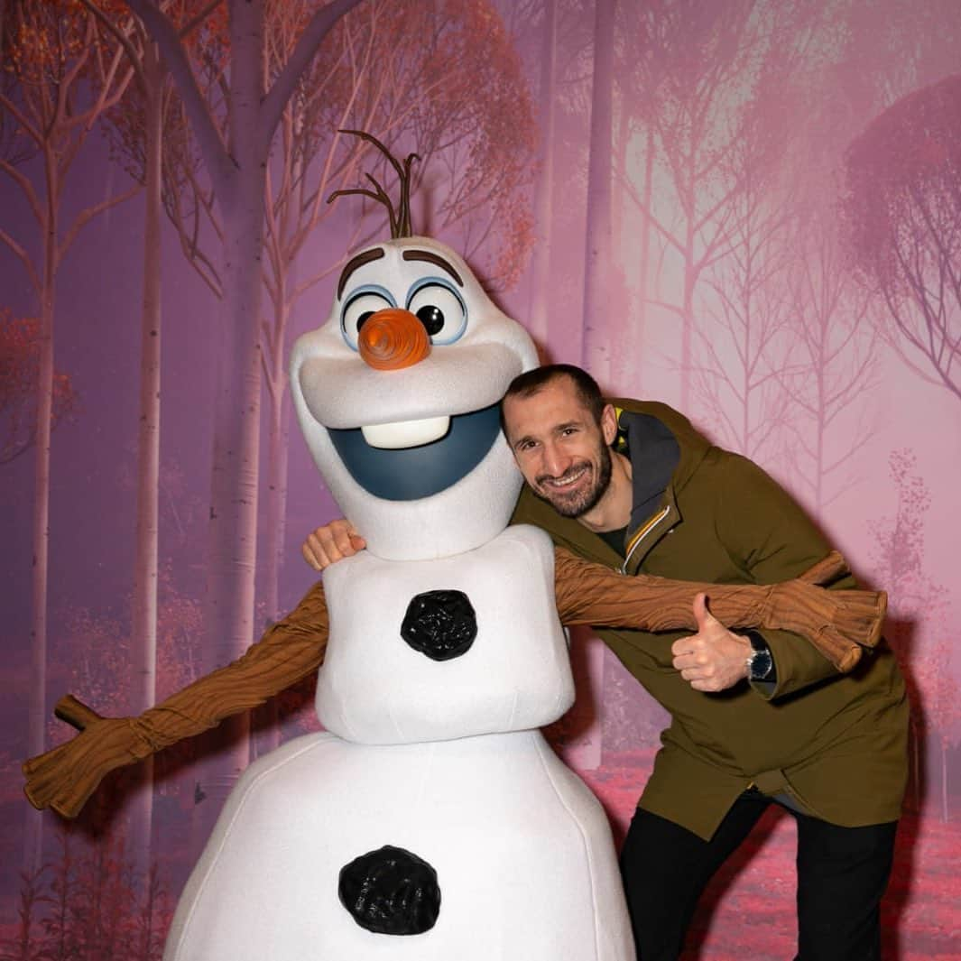 ジョルジョ・キエッリーニさんのインスタグラム写真 - (ジョルジョ・キエッリーニInstagram)「Per una volta ho perso la sfida a chi ha il naso più lungo! Vinci tu Olaf!  #FrozenCelebration @disneylandparis」11月19日 20時32分 - giorgiochiellini