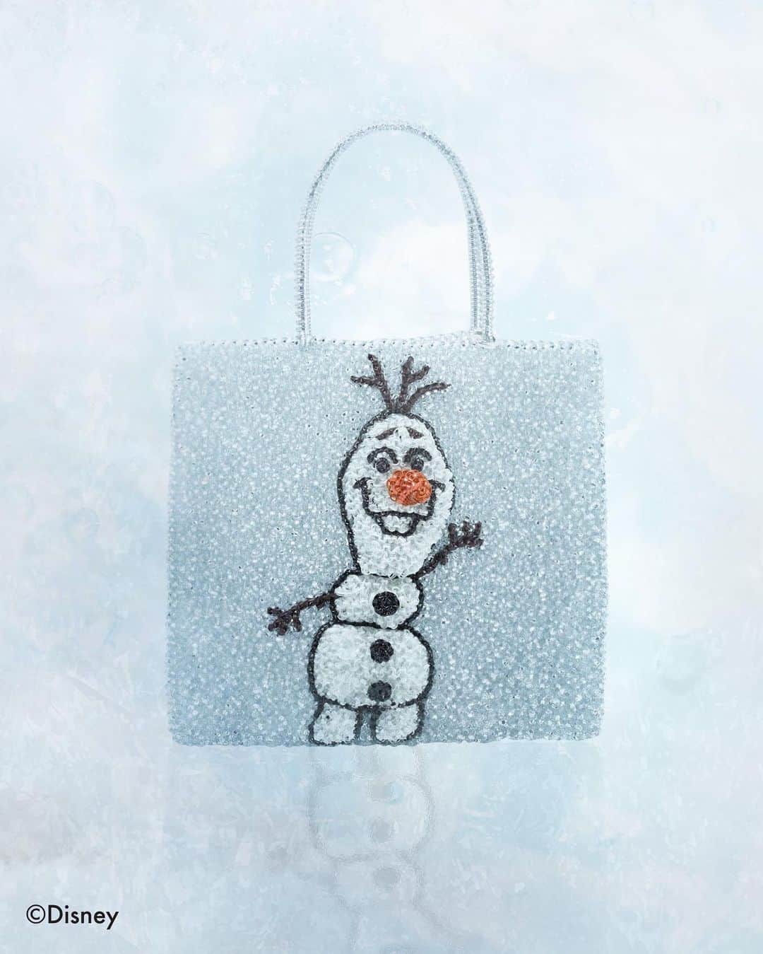 ANTEPRIMAさんのインスタグラム写真 - (ANTEPRIMAInstagram)「Your much-loved snowman is debuting in our upcoming ANTEPRIMA│FROZEN 2 collection!  Enriched with Snowflake crystals from Swarovski®, Olaf is brought to life on our WIREBAG cover, smiling and waving all the way! Stay tuned to our grand launch of this limited collection on November 20!  #comingsoon #anteprima #disney #Frozen2 #olaf #Frozenolaf #snowman #intotheunknown #anteprimawirebag #wirebag #FW19 #FallWinter2019 #fashion #style #stylish #photo #exclusive #glitter #アンテプリマ #アナと雪の女王2 @swarovski」11月19日 20時32分 - anteprimaofficial