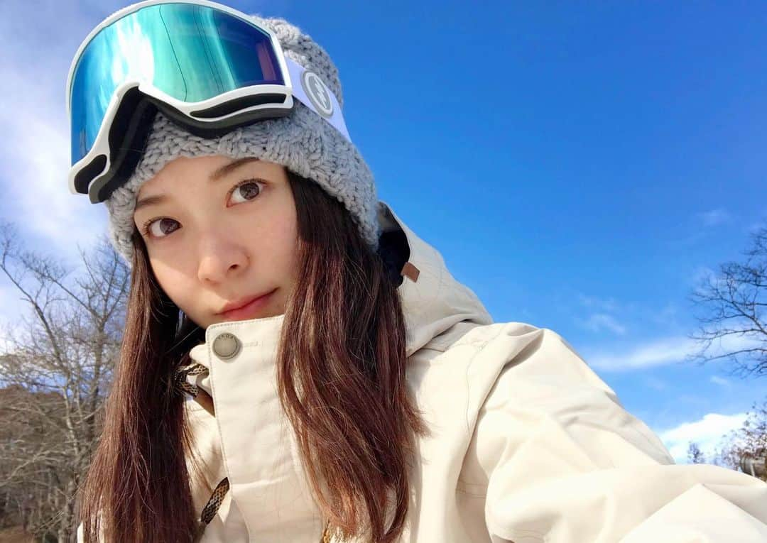 岩垂かれんさんのインスタグラム写真 - (岩垂かれんInstagram)「今シーズン初滑り は軽井沢プリンスで⛄️ 2コースあって楽しかった！ . あと期間限定でエクステつけてもらいました🤭 @adachiyuki1987  たぶん10年ぶり。エクステの進化に日々感動中。 やっぱり長いのしっくりくる🥺  #軽井沢プリンスホテルスキー場 #軽井沢 #roxysnow #snowboarding」11月19日 20時42分 - kareniwadare